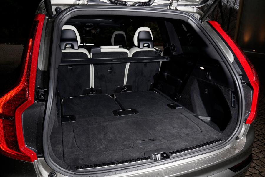 Багажник Volvo XC90 D5 R-Design 2015 года  (JP) (фото 26 из 33)